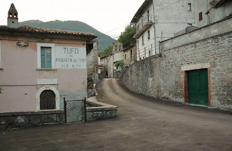 800px-Tufo_prima_del_terremoto_del_2016