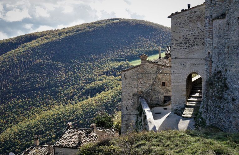 8Elcito_marche_tourism_trekking_san_severino_marche_escursioni_estate