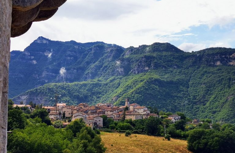 Paggese dal Castello di Luco